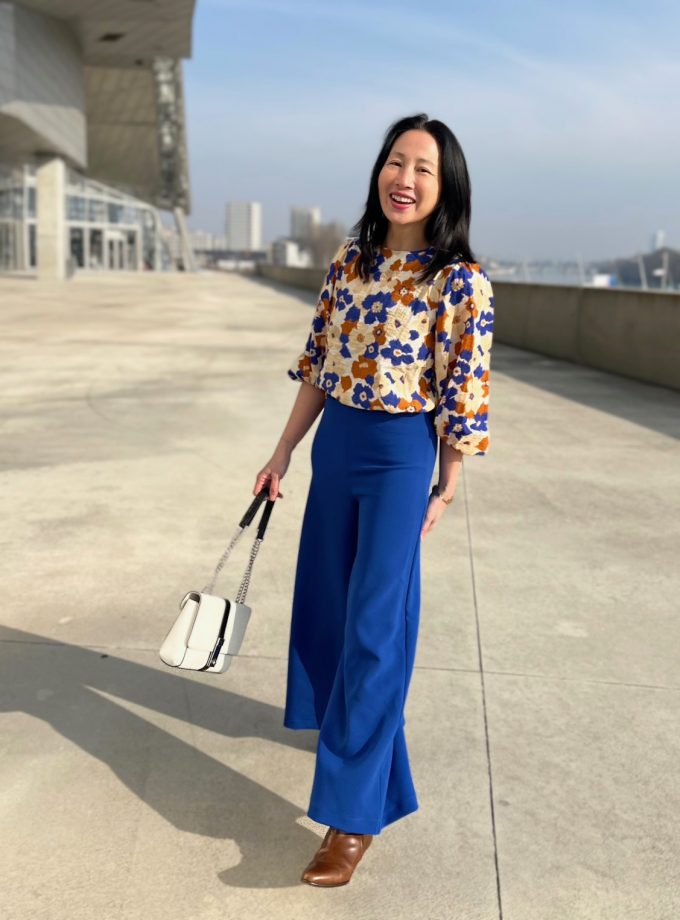 Tissu crêpe bleu intense