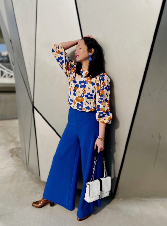 Tissu crêpe bleu intense