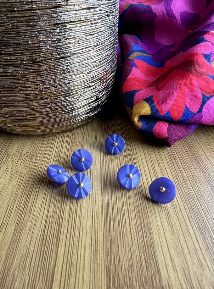 Bouton "Polyester teint et queue métal"  (12 mm) - Fabriqué en France - bleu