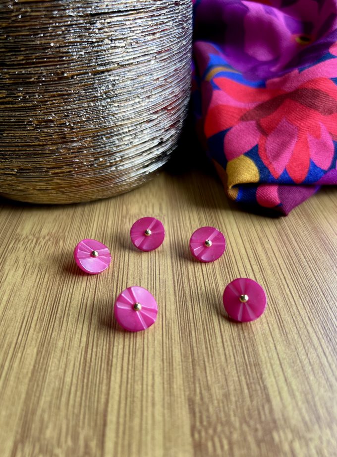Boutons "Polyester teint et queue métal"  (12 mm) - Fabriqué en France - fuschia