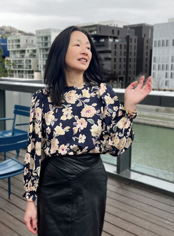 Tissu viscose satiné et texturé Camelia - Imprimé en France