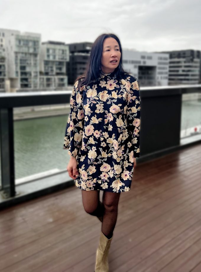 Tissu viscose satiné et texturé Camelia - Imprimé en France