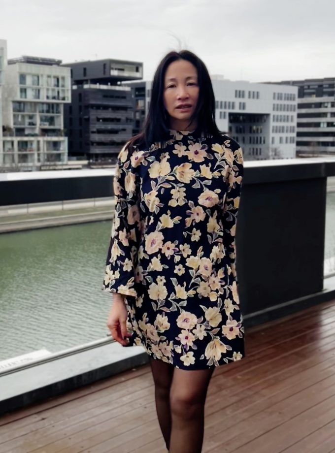 Tissu viscose satiné et texturé Camelia - Imprimé en France