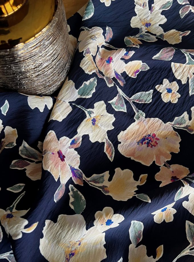 Tissu viscose satiné et texturé Camelia - Imprimé en France
