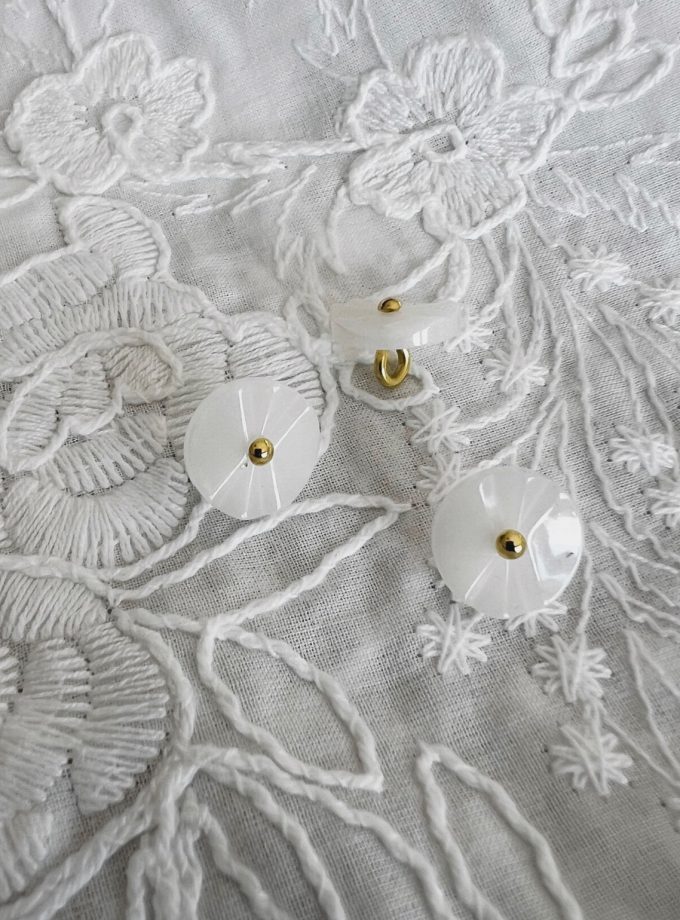 Bouton "Polyester teint et queue métal"  (12 mm) - Fabriqué en France - blanc