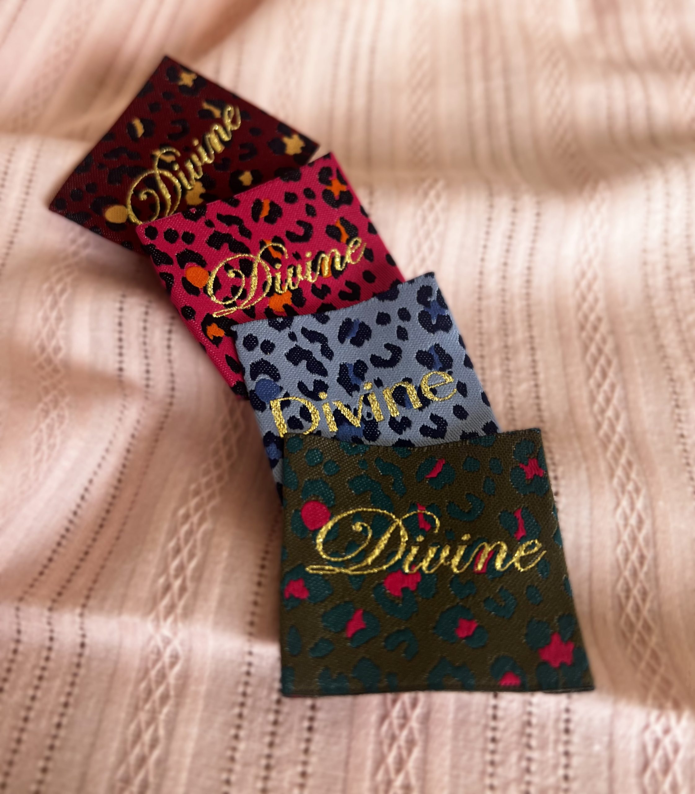 Etiquette à coudre Divine Léopard Kaki - Tissée en France – Image 3