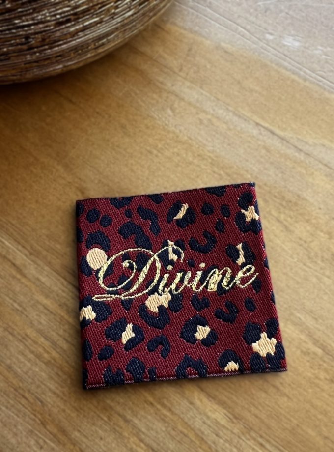 Etiquette à coudre Divine Léopard Bordeaux - Tissée en France