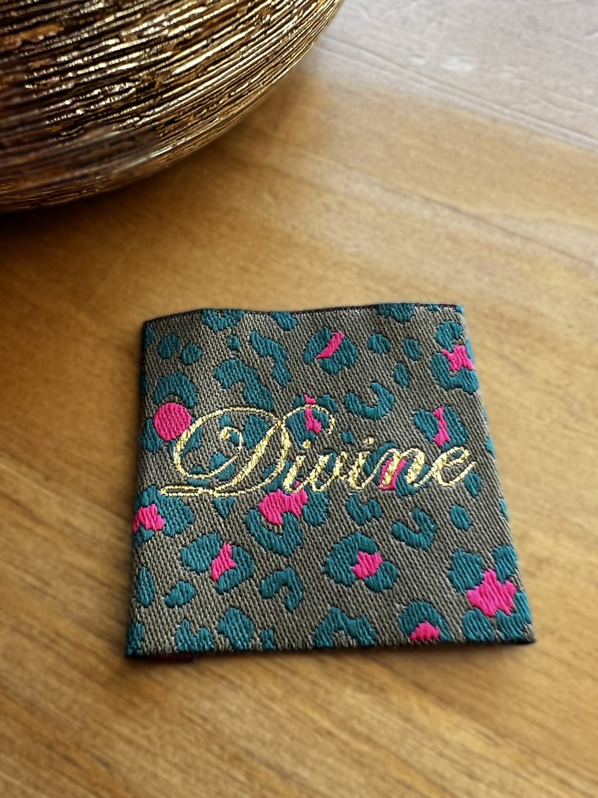 Etiquette à coudre Divine Léopard Kaki - Tissée en France