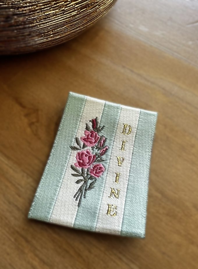 Collection Divine en fleurs | Lot 4 étiquettes à coudre tissées en France