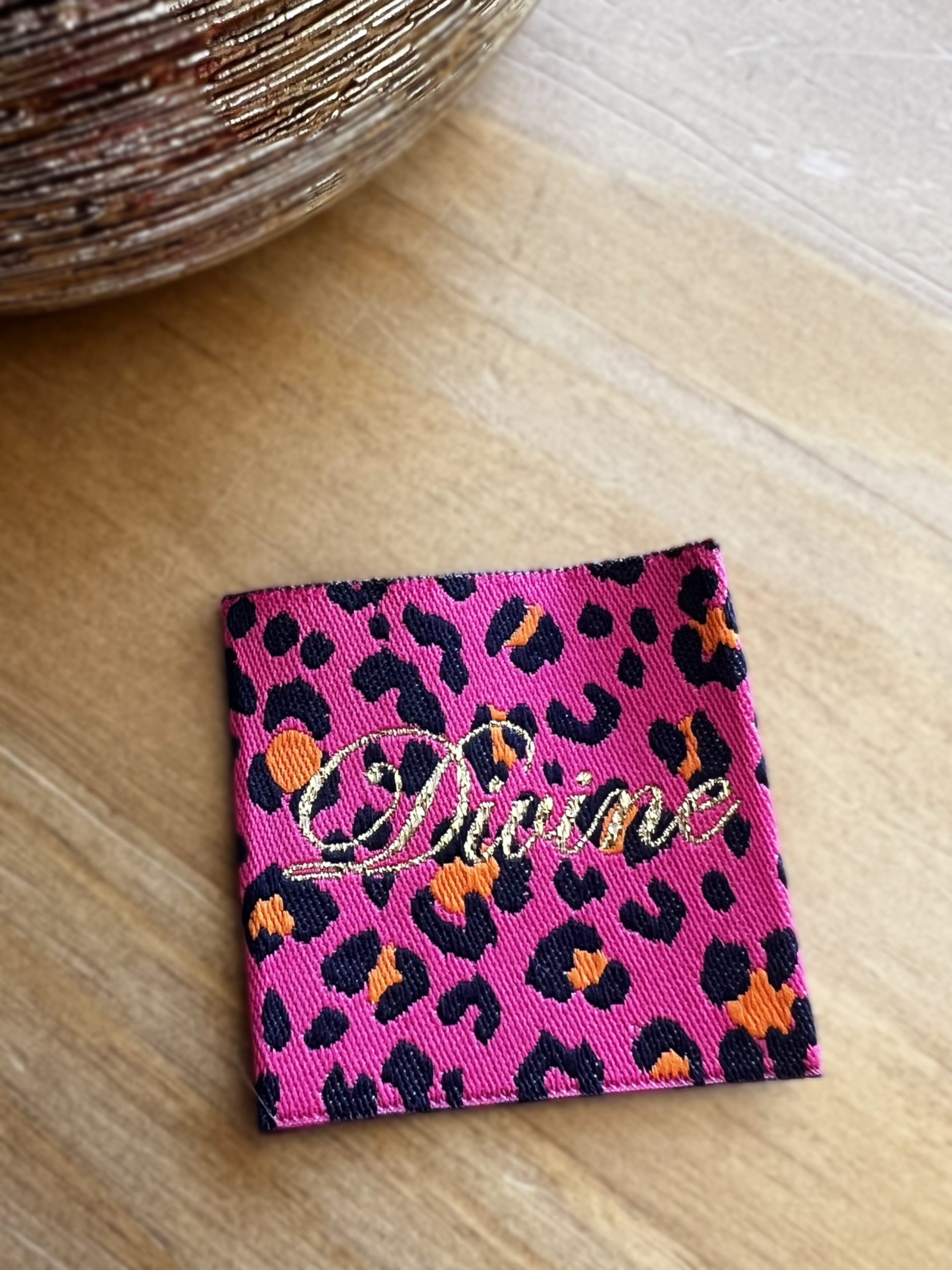 Etiquette à coudre Divine Léopard Pink - Tissée en France