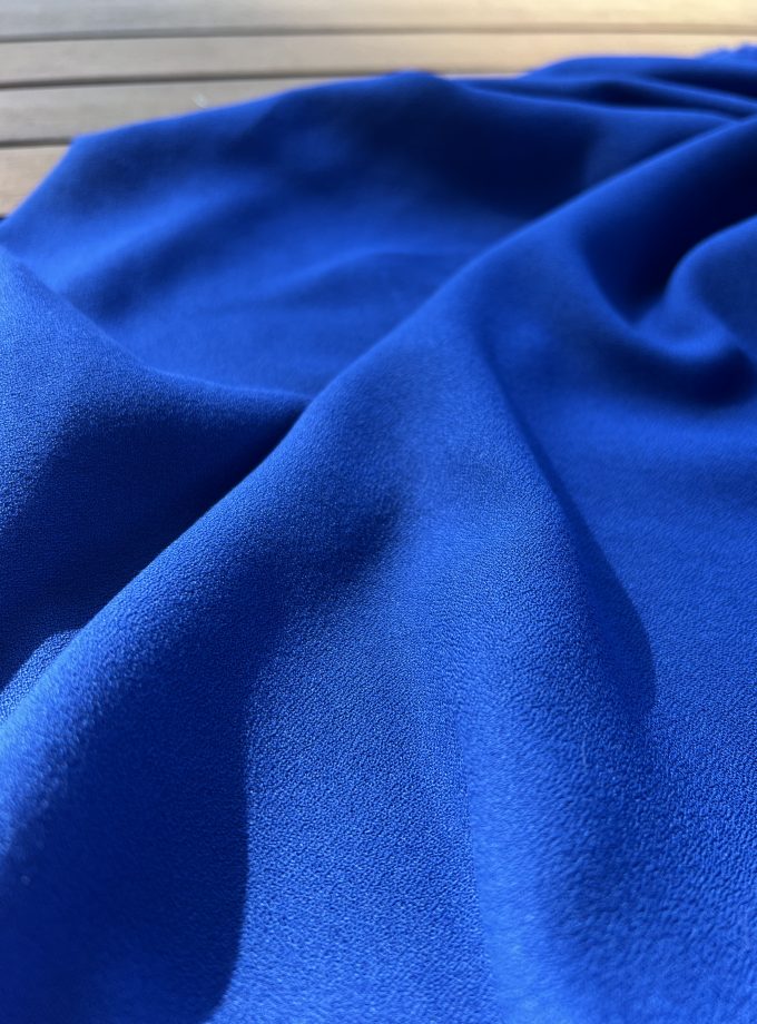 Tissu crêpe viscose bleu klein
