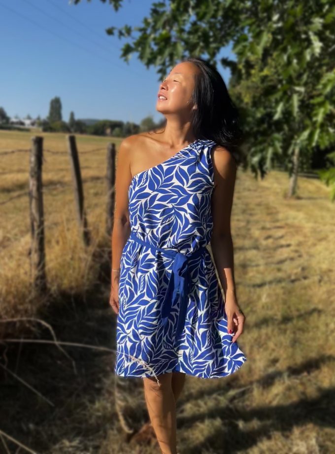 Patron couture Robe Charline Clematisse pattern + tissu texturé satiné Maéra